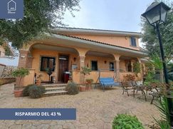 Casa Bi/Trifamiliare in Residenziale