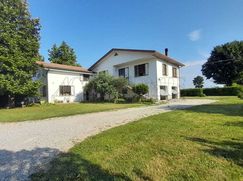 Casa Bi/Trifamiliare in Residenziale