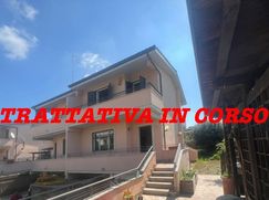 Casa Bi/Trifamiliare in Residenziale