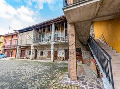 Casa Bi/Trifamiliare in Residenziale