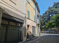 Casa Bi/Trifamiliare in Residenziale