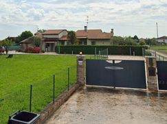 Casa Bi/Trifamiliare in Residenziale