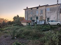 Casa Bi/Trifamiliare in Residenziale
