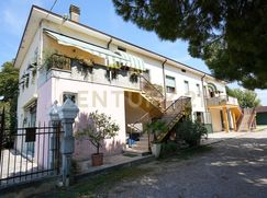 Casa Bi/Trifamiliare in Residenziale