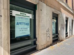 Negozio/Locale commerciale in Commerciale