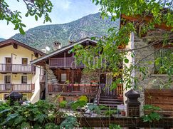 Casa Bi/Trifamiliare in Residenziale