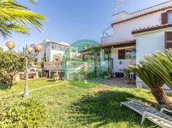 Casa Bi/Trifamiliare in Residenziale