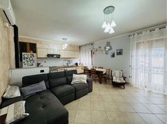 Casa Bi/Trifamiliare in Residenziale