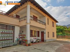 Casa Bi/Trifamiliare in Residenziale