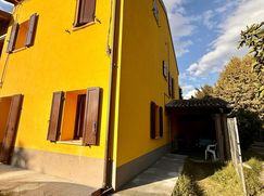 Casa Bi/Trifamiliare in Residenziale