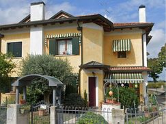 Casa Bi/Trifamiliare in Residenziale