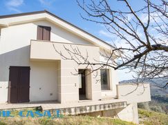 Casa Bi/Trifamiliare in Residenziale
