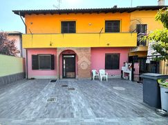 Casa Bi/Trifamiliare in Residenziale
