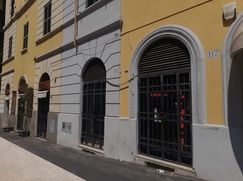 Negozio/Locale commerciale in Commerciale