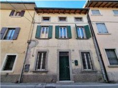 Casa Bi/Trifamiliare in Residenziale
