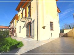 Casa Bi/Trifamiliare in Residenziale