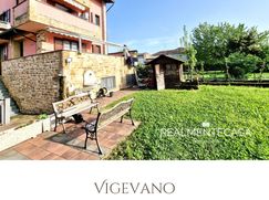 Casa Bi/Trifamiliare in Residenziale