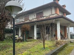 Casa Bi/Trifamiliare in Residenziale