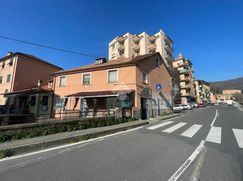 Casa Bi/Trifamiliare in Residenziale