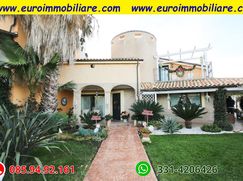 Casa Bi/Trifamiliare in Residenziale