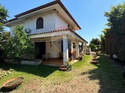 Casa Bi/Trifamiliare in Residenziale