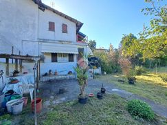Casa Bi/Trifamiliare in Residenziale