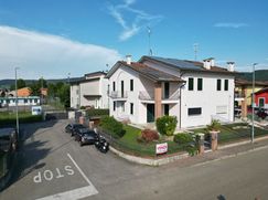 Casa Bi/Trifamiliare in Residenziale