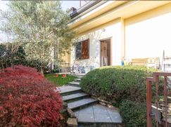 Casa Bi/Trifamiliare in Residenziale