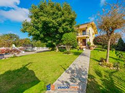 Casa Bi/Trifamiliare in Residenziale