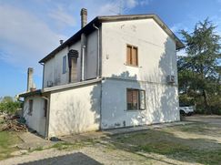 Casa Bi/Trifamiliare in Residenziale