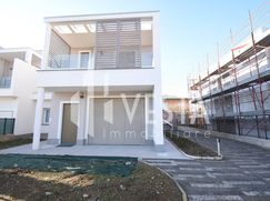 Casa Bi/Trifamiliare in Residenziale