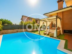 Casa Bi/Trifamiliare in Residenziale