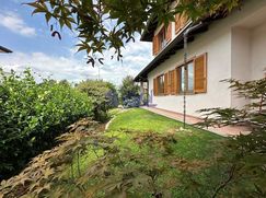 Casa Bi/Trifamiliare in Residenziale