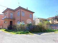 Casa Bi/Trifamiliare in Residenziale