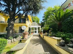 Casa Bi/Trifamiliare in Residenziale