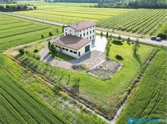 Casa Bi/Trifamiliare in Residenziale