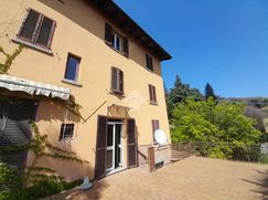 Casa Bi/Trifamiliare in Residenziale