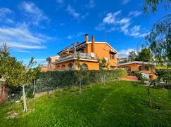 Casa Bi/Trifamiliare in Residenziale