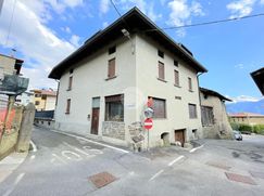 Casa Bi/Trifamiliare in Residenziale