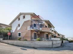 Casa Bi/Trifamiliare in Residenziale