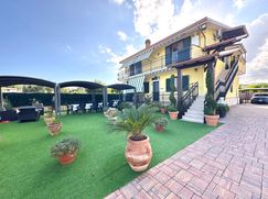 Casa Bi/Trifamiliare in Residenziale