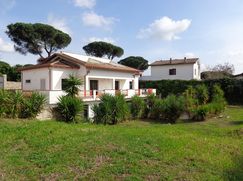 Casa Bi/Trifamiliare in Residenziale