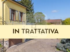 Casa Bi/Trifamiliare in Residenziale