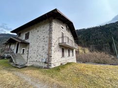 Casa Bi/Trifamiliare in Residenziale