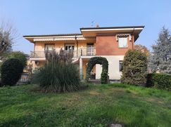 Casa Bi/Trifamiliare in Residenziale