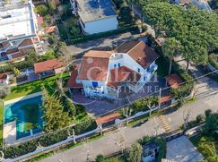 Casa Bi/Trifamiliare in Residenziale