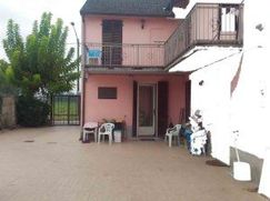 Casa Bi/Trifamiliare in Residenziale