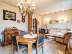 Casa Bi/Trifamiliare in Residenziale