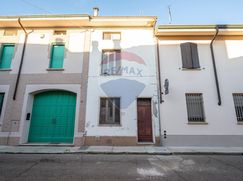 Casa Bi/Trifamiliare in Residenziale