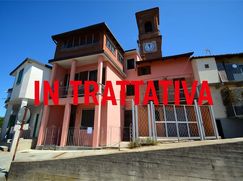 Casa Bi/Trifamiliare in Residenziale